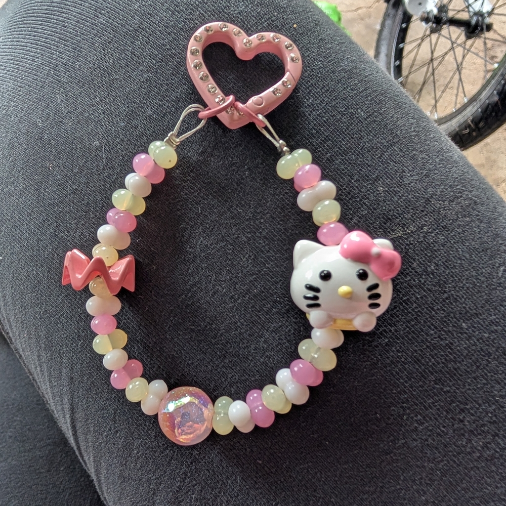 Hello Kitty Heart Charm Bracelet with Pink and White Beads